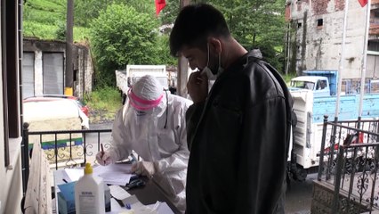 Rize'ye gelen çay üreticilerine ve işçilerine Kovid-19 testi yapılıyor