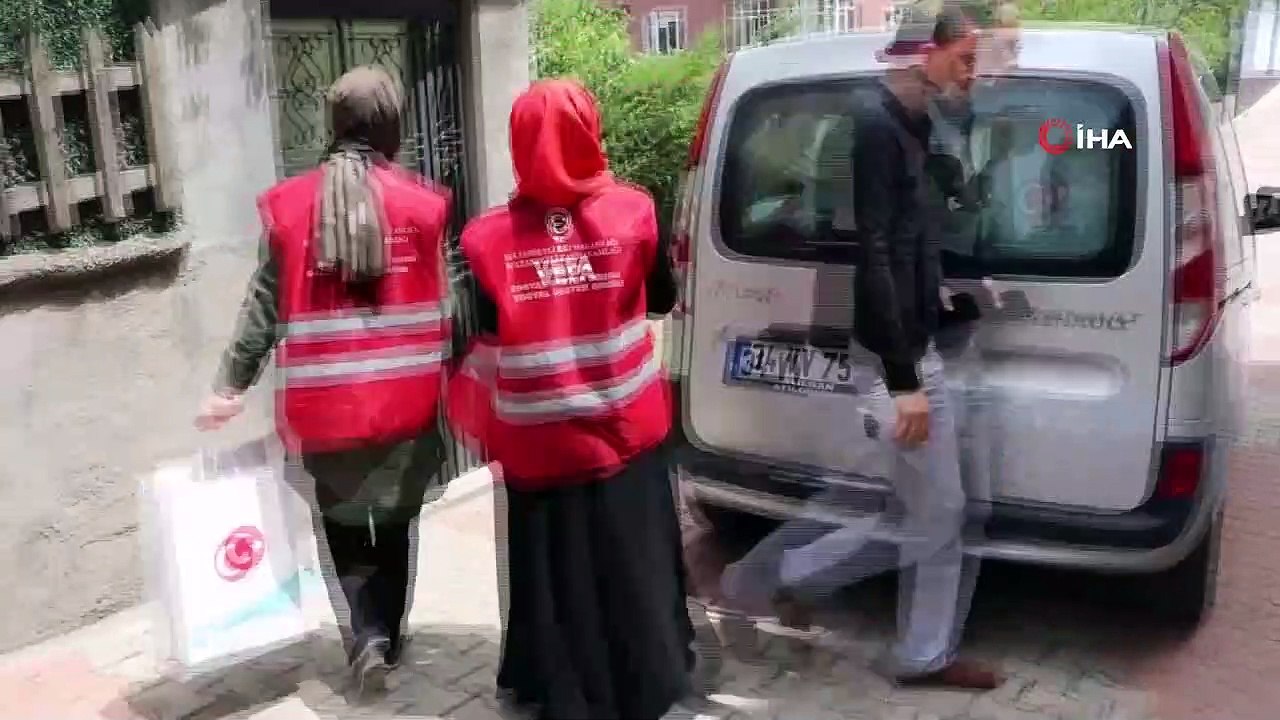 Sultanbeyli’de koruyucu ailelere ve çocuklarına bayramlık hediyeleri ulaştırıldı