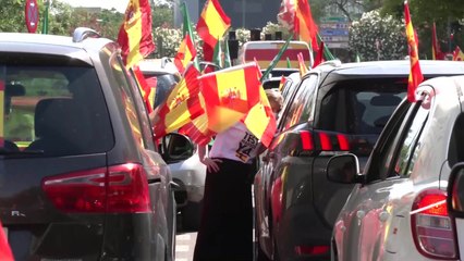 La ultraderecha convoca una caravana de vehículos en Sevilla