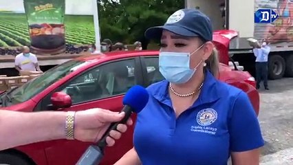 Familias necesitadas se benefician con entrega de alimentos en Sweetwater