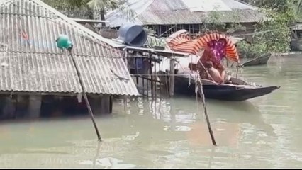 Bangladesh struggles to aid cyclone-stricken communities