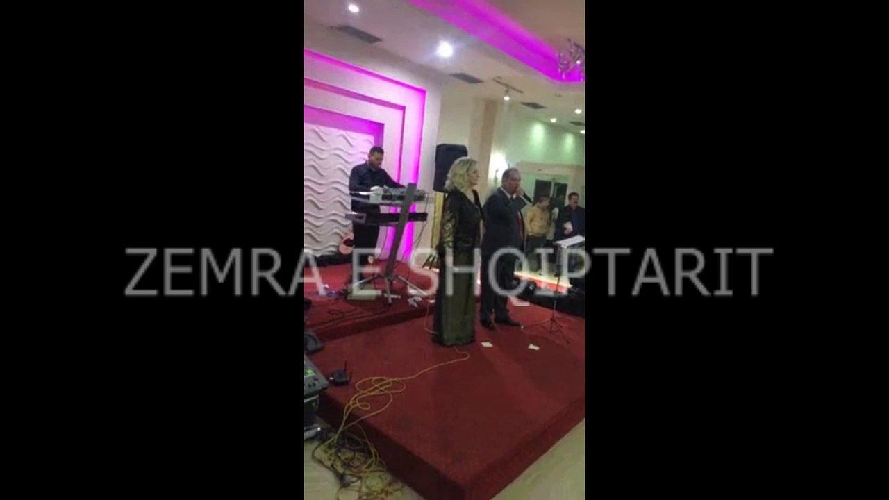 Del Video nga Dasma e Molla Sylës, Shikoni Se si vallzojnë Hoxhallarët me Muzik (VIDEO)