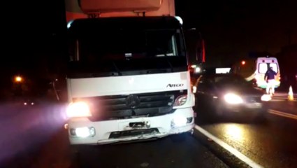 Carro e caminhão se envolvem em colisão frontal na BR-277