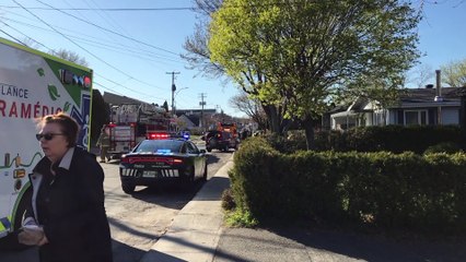 Incendie dans la cour arrière d'une résidence à Rivière-du-Loup
