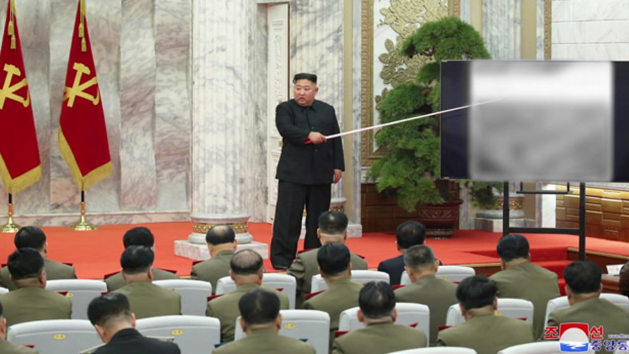 김정은, 22일 만에 등장..."핵전쟁 억제력 강화" 논의 / YTN