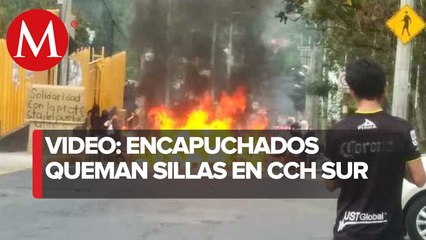 En CCH Sur de UNAM, queman sillas y atacan a personal de seguridad