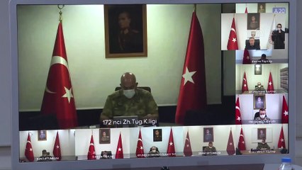 Download Video: Milli Savunma Bakanı Akar ve TSK'nin komuta kademesinden sınır hattında bayram - HATAY