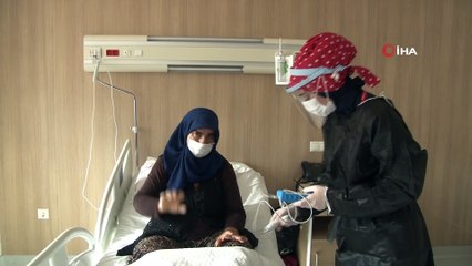 Aylardır ailelerini göremeyen sağlık çalışanlarının bayramlıkları, üniformaları oldu