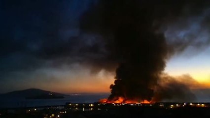 El fuego devora parte del histórico muelle de Pescadores de San Francisco