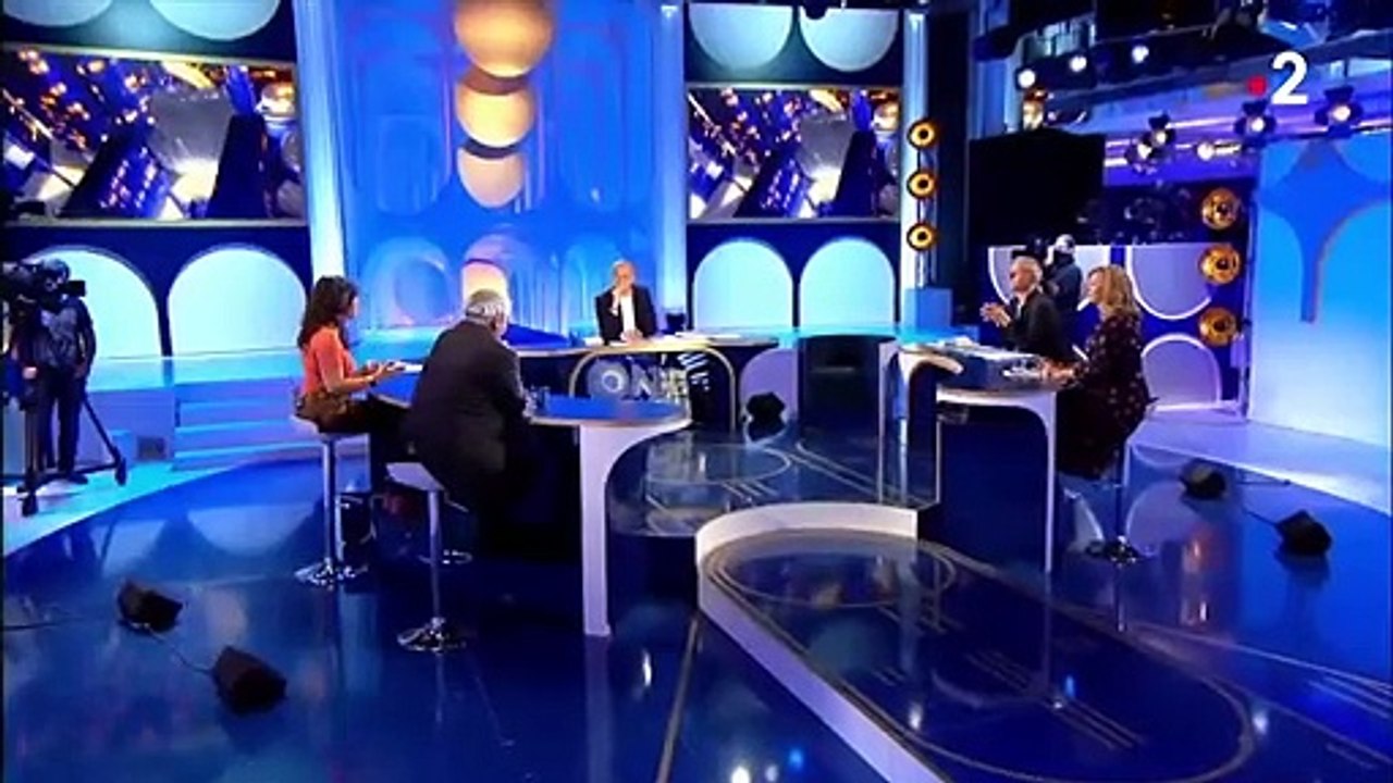 Flot de réactions sur les réseaux sociaux après les propos de Camélia Jordana sur France 2 affirmant "ne pas se sentir en sécurité face à un flic quand elle a les cheveux frisés"