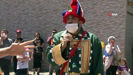 Evde kalan çocuklara bayramda Hacivat Karagöz sürprizi