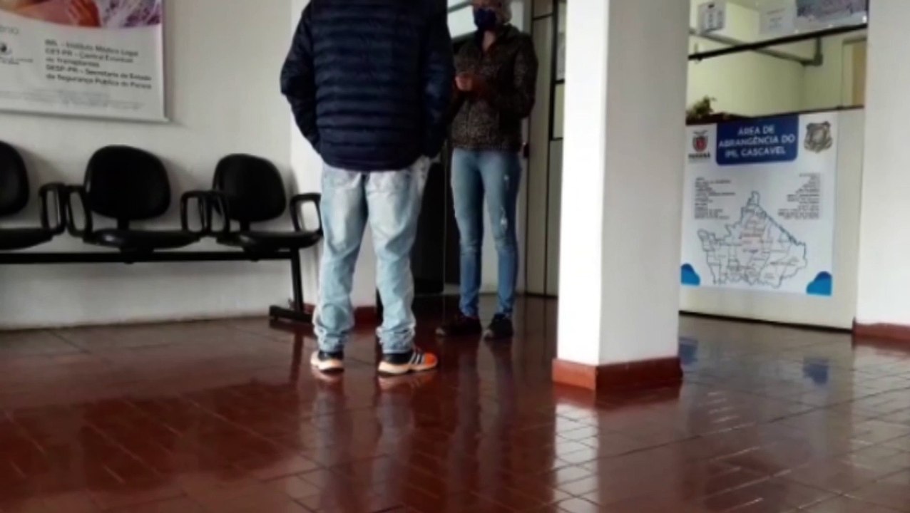Irmão realiza a liberação de corpo do jovem que foi encontrado morto no Bairro Esmeralda