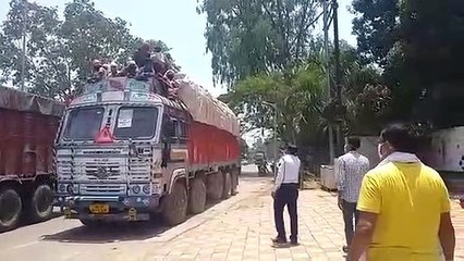 Ambikapur- दिल्ली के सीएम केजरीवाल ने अंबिकापुर के ट्रैफिक हवलदार देवनारायण को किया फोन, कहा- आप बहुत अच्छा काम कर रहे हैं