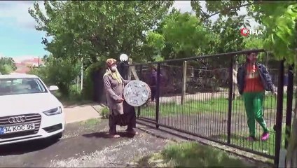 Köyün kadın davulcusu bayramı müjdeledi