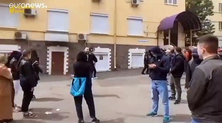 Kiev : manifestation devant le parti pro-russe, des heurts éclatent