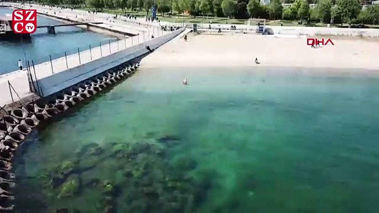 Caddebostan Sahili'nde 65 yaş üstü vatandaş denize girdi