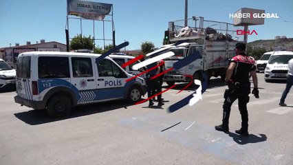 Antalya'da film gibi olay! Ekmek almaya çıktı, polisten kaçan aracın içinde heyecan dolu dakikalar yaşadı