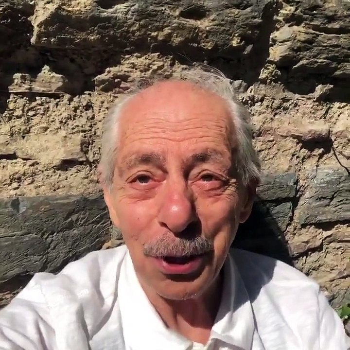 Sokağa çıkma izninde Genco Erkal da dışarıdaydı: 'Bugün pazar; bugün beni ilk defa güneşe çıkardılar'