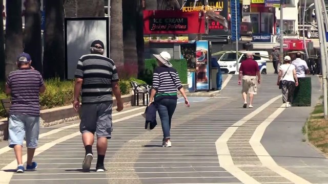 65 yaş ve üzerindekiler bayramda güneşli havanın keyfini çıkardı - Marmaris - MUĞLA