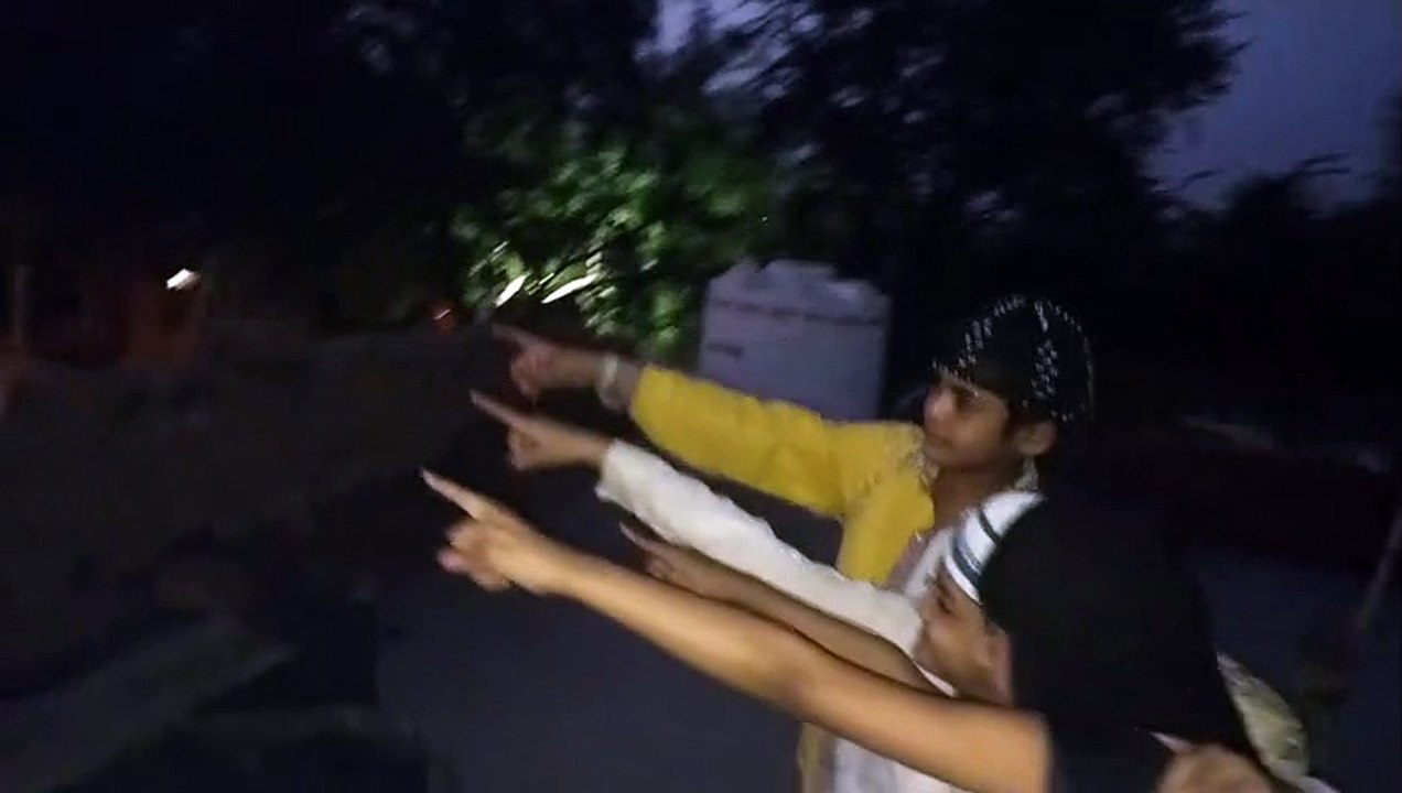 ईद का चांद दिखने के बाद मक्सी में जश्न