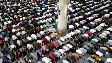 Cool timelapse shows thousands of people celebrating Eid in Aceh, Indonesia