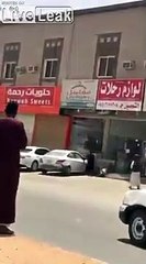 Personne ne peut stopper ce Taureau dans les rues en Arabie Saoudite !