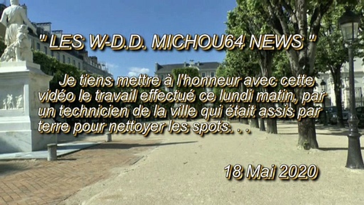 LES W-D.D. MICHOU64 NEWS - 18 MAI 2020 - PAU - PLACE ROYALE UN TECHNICIEN DE LA VILLE A ENLEVÉ LE SABLE QUI S'ÉTAIT ACCUMULÉ SUR LES SPOTS