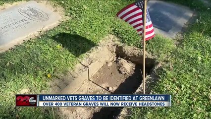 Video herunterladen: Greenlawn cemetery honoring veterans by giving headstones to soldiers in unmarked graves