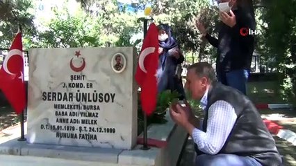 21 yıl geçti, acıları dinmedi...Şehitliklere bayram ziyaretleri sürüyor