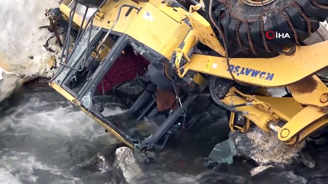 Çığ Faciasında Kar Altında Kalan Araçlar Karların Erimesiyle Ortaya Çıktı