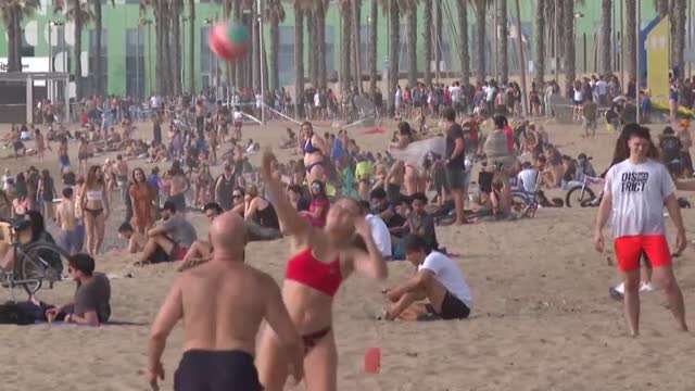 La distancia física, clave para disfrutar de las playas en la desescalada