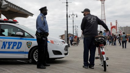 Tải video: US beaches, parks full on Memorial Day weekend despite pandemic