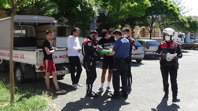 Hava almaya çıktılar, 9 bin TL ceza yediler