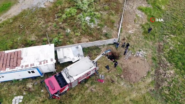 4 metrelik kuyuya düşen gebe ineği kurtarmak için ekipler seferber oldu