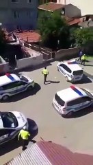 Polis şiddeti kamerada: ''Şerefsizler içeriye girsenize!''