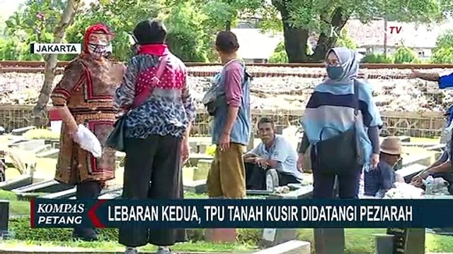Lebaran di Tengah Corona, TPU Tanah Kusir Didatangi Peziarah