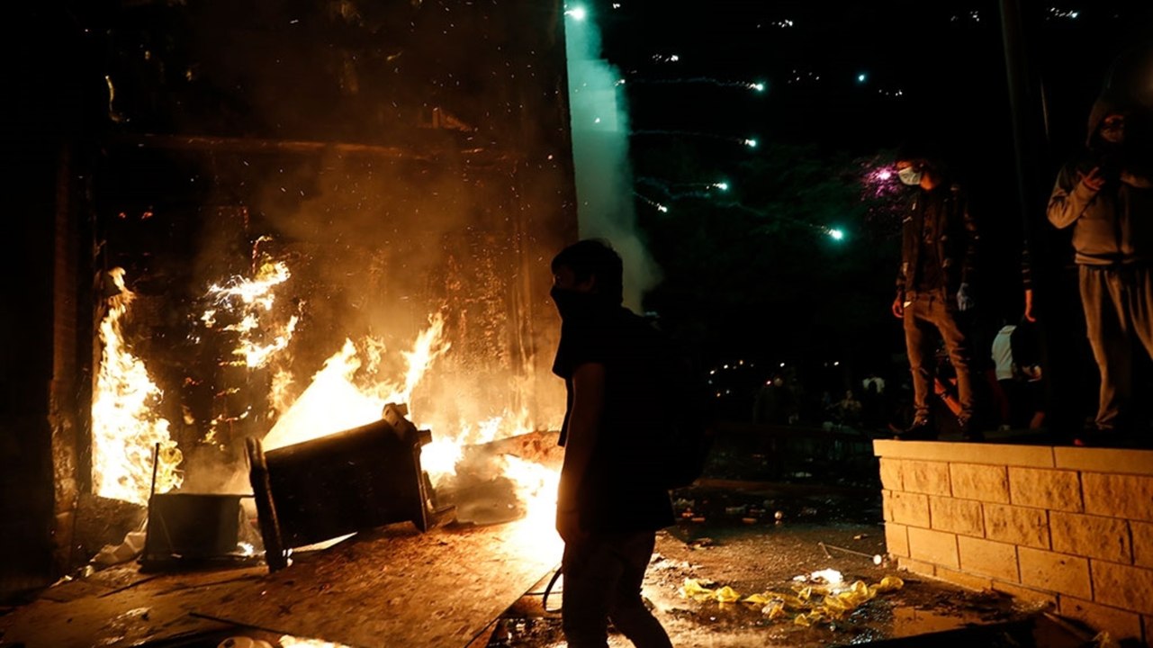 George Floyd: Protests over deadly arrest rock US's Minneapolis