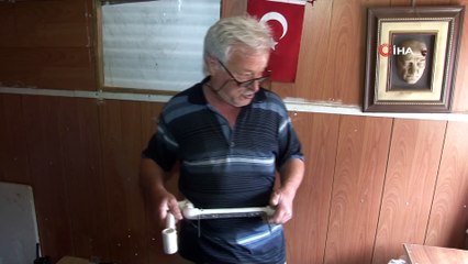 Evde kalan yaşlı adam, su borularından “steadicam” üretti