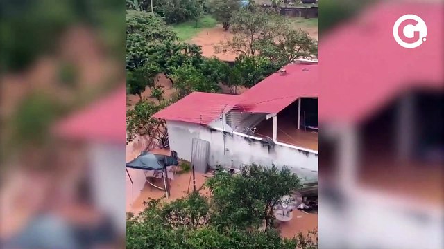 Chuva forte deixa áreas alagadas em Santa Teresa