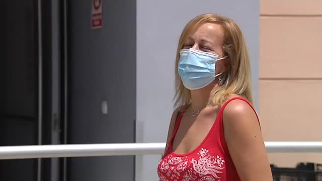 Familiares y ancianos de una residencia de Sevilla vuelven a encontrarse después de dos meses y medio