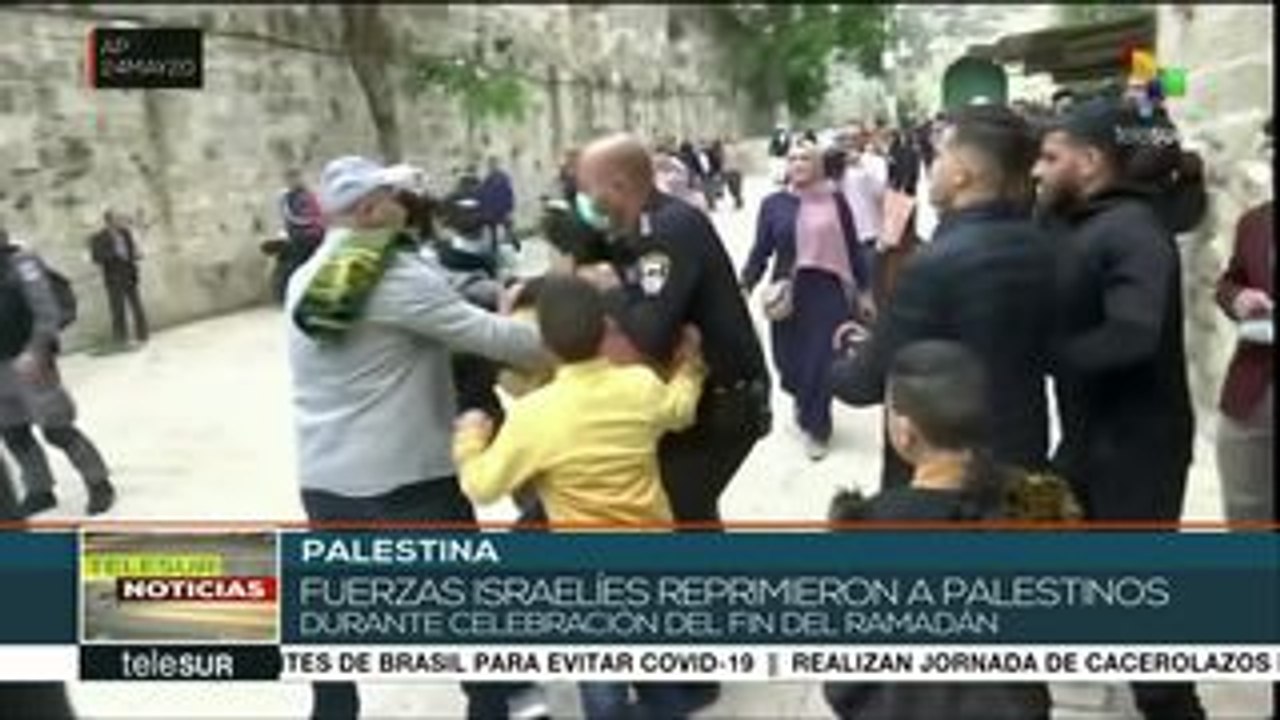 Fuerzas israelíes reprimen a palestinos durante el fin del Ramadán