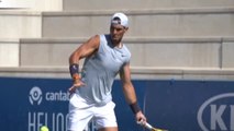 Nadal ya se ejercita en las pistas de su academia en Manacor