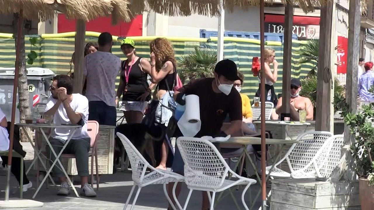 Madrid se reencuentra con sus bares, Grecia con sus tabernas