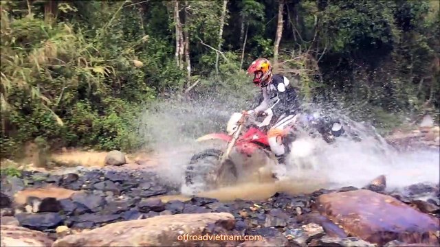 Le Vietnam a de nombreux ruisseaux ou rivières que vous traversez sur de nombreux circuits en moto.