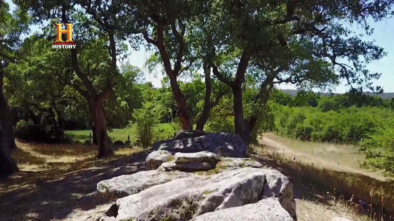 ALIENÍGENAS ANCESTRALES – La isla de los gigantes