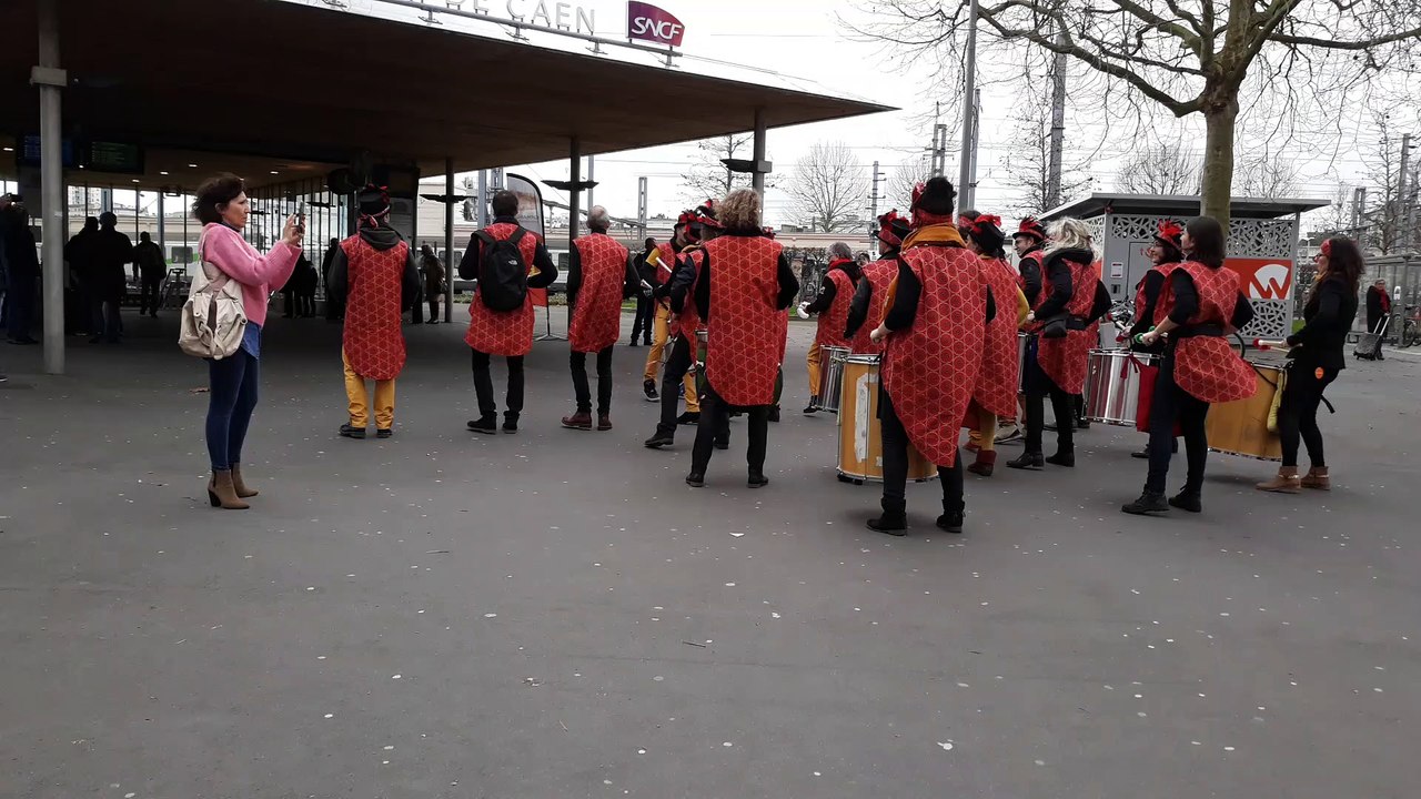 2020-02-15 batucada gare de Caen