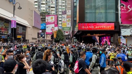 Tải video: Thousands protest against National Security Law in Hong Kong