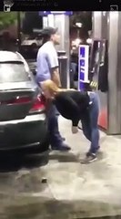 Des personnes complètement shootées ressemblent à des zombies