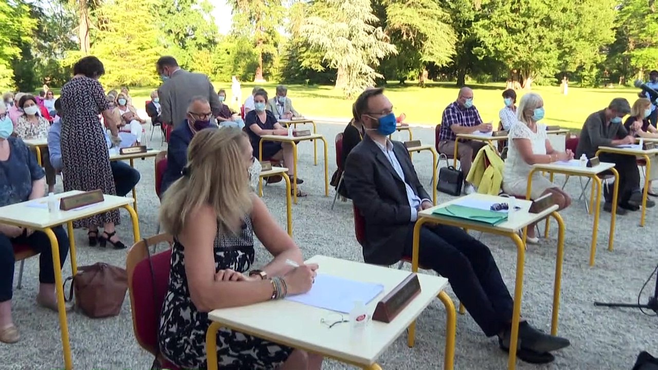 Gradignan installe son conseil municipal "au jardin"