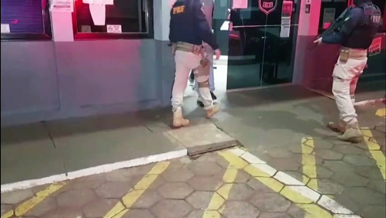 PRF apreende Civic com placas adulteradas e detém indivíduo suspeito de assalto na BR-277, em Santa Tereza do Oeste